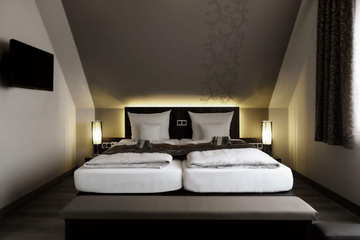 family room | 1 bedroom, premium bedding, down duvets, in-room safe