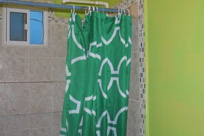 Ducha del cuarto de baño
