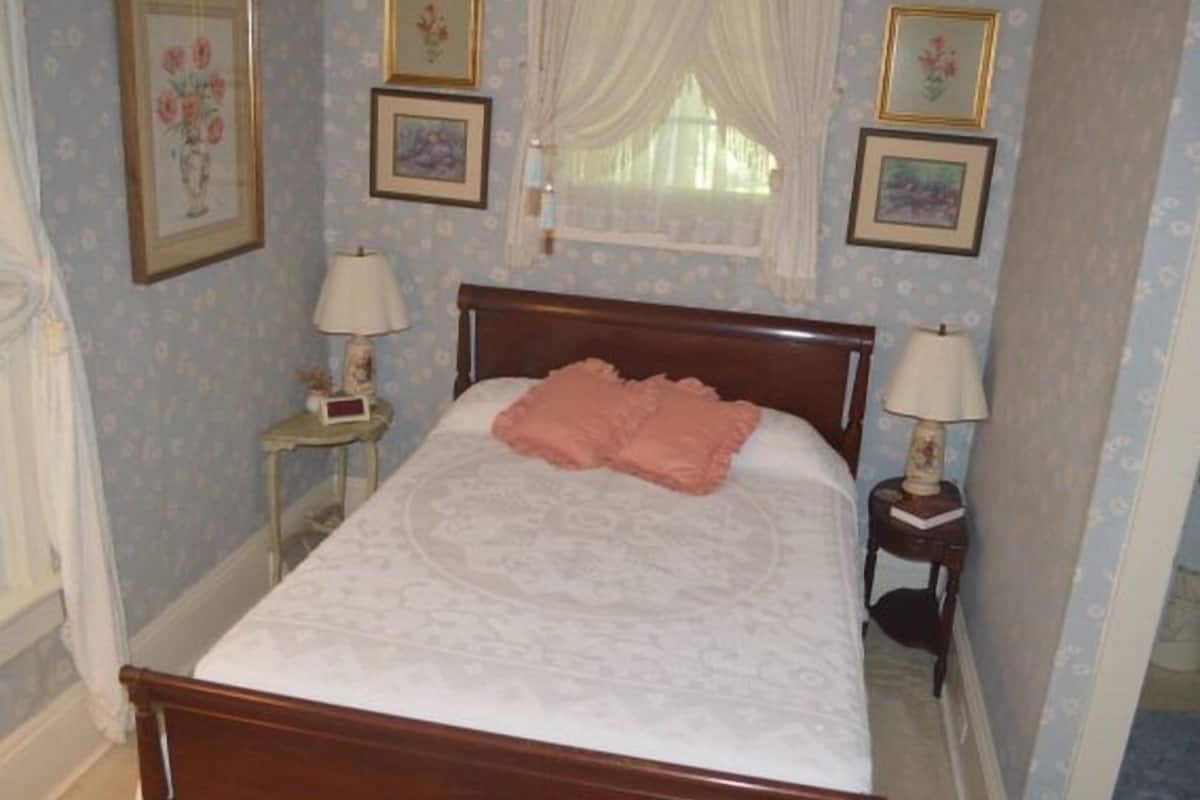 Standard Double Room, Ensuite (Amber)
