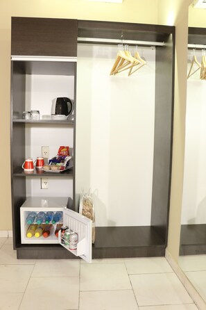 Ropa de cama de alta calidad y minibar 