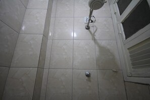 Standard Apartment, 1 Bedroom | Bathroom shower - GoHouse Copacabana 301 (Rio de Janeiro)