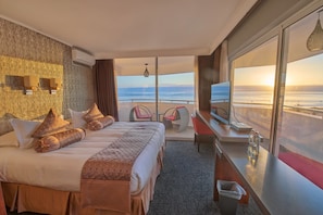 1 Schlafzimmer, Zimmersafe, Schreibtisch, Bügeleisen/Bügelbrett