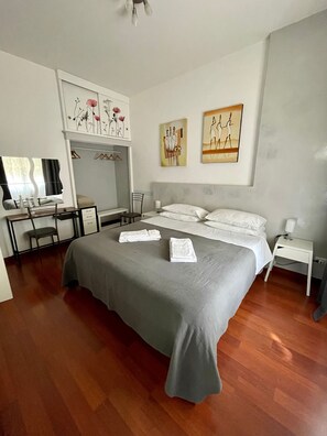Chambre Standard, 1 grand lit, non-fumeur, salle de bains privée