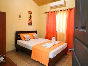 Comfort House, Multiple Bedrooms, Non Smoking | Desk, free WiFi, bed sheets - Villas Allen (Cahuita)