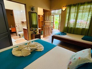 Vil·la familiar, diversos dormitoris, no fumadors | Escriptori, wifi gratuïta i roba de llit