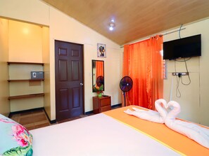 Junior-Villa, 1 Queen-Bett, Nichtraucher | Badezimmer | Dusche, kostenlose Toilettenartikel, Haartrockner, Handtücher