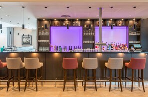 Wine bar - Hilton Garden Inn Munich City Centre West, Germany (Munich)