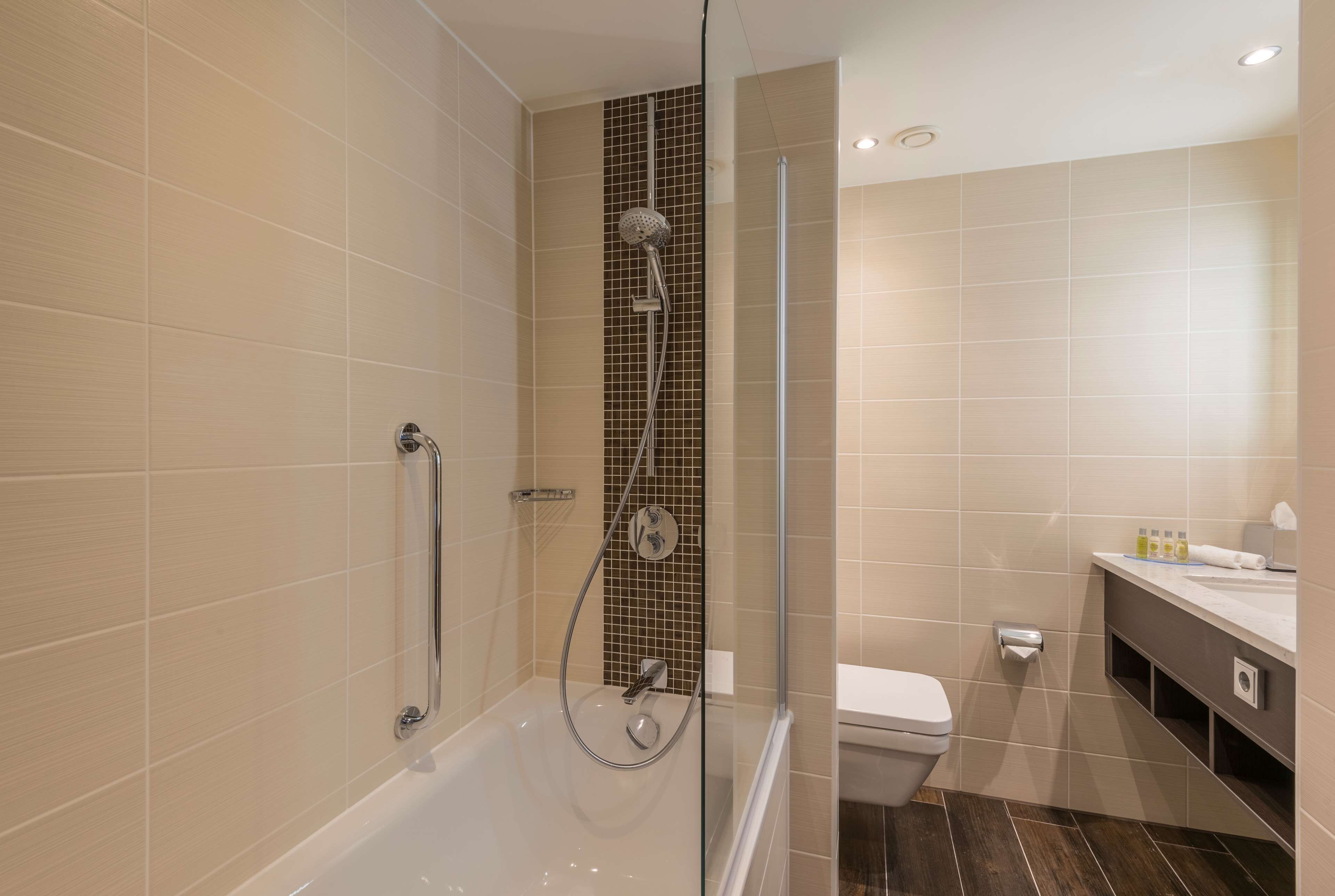 room, 1 queen bed (with sofa) | bathroom | shower, hydromassage showerhead, free toiletries, towels