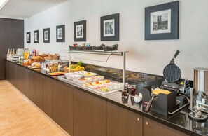 Colazione a buffet a pagamento, servita tutte le mattine 