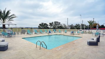 Outdoor pool, pool loungers