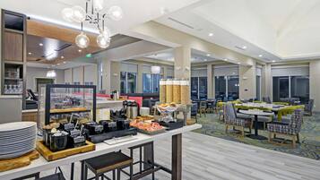 Se sirven desayunos, comidas y cenas