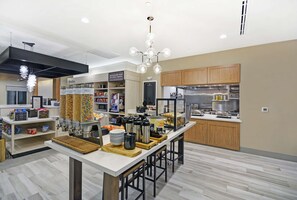 Päivittäinen buffetaamiainen (10.95 USD per henkilö)