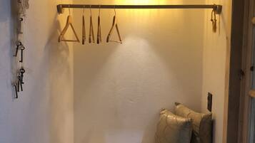 Habitación tradicional, 1 cama King size, con acceso para personas discapacitadas, planta baja | Wifi gratis y ropa de cama