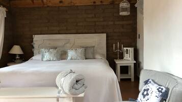 Habitación de diseñador, 1 cama King size | Wifi gratis y ropa de cama