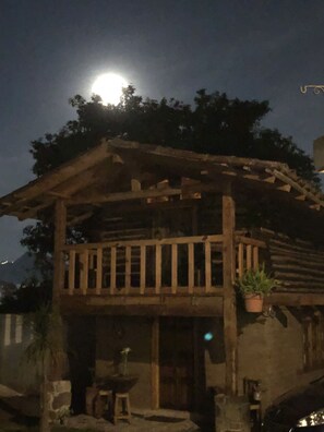Fachada del alojamiento - Noche