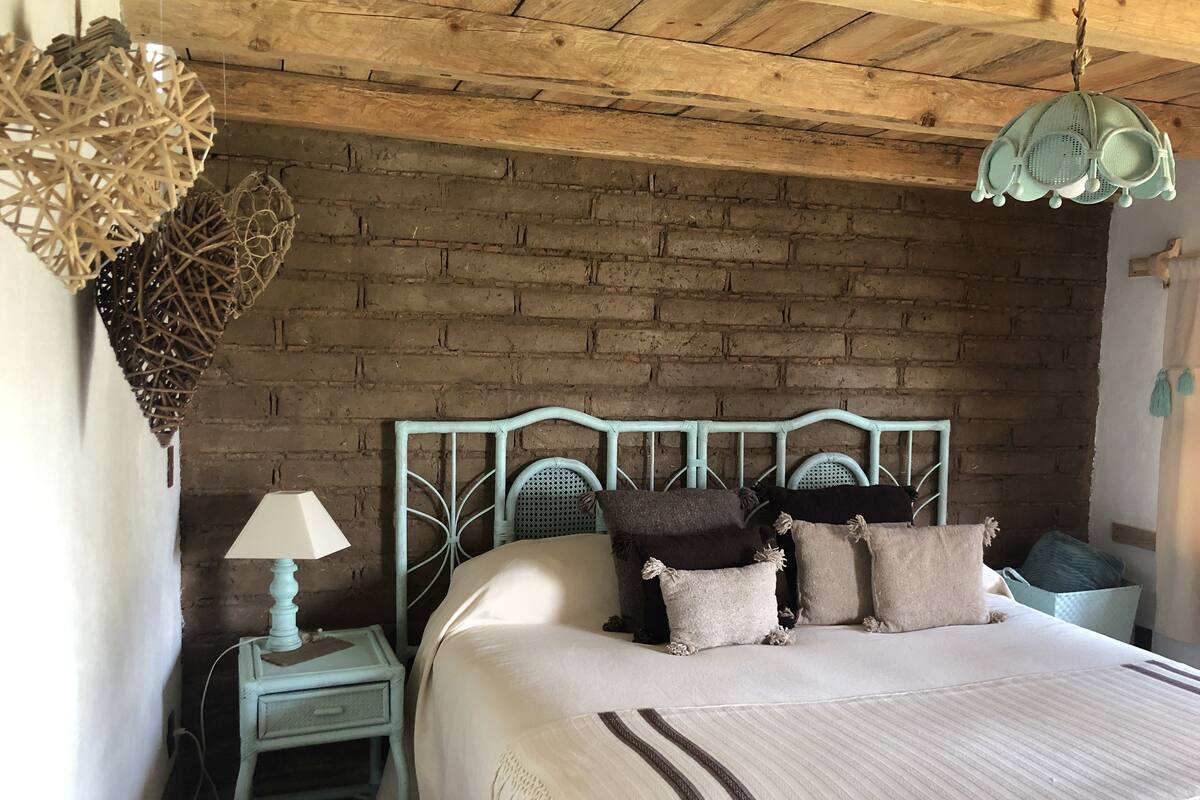Standard Room, 1 King Bed, Accessible, Garden Area | WiFi (free), bed sheets