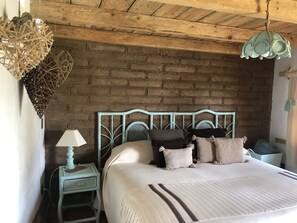 Standardzimmer, 1 King-Bett, barrierefrei, zum Garten hin | Kostenloses WLAN, Bettwäsche