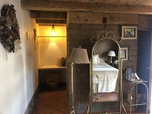 Traditional Room, 1 King Bed, Accessible, Ground Floor | Free WiFi, bed sheets