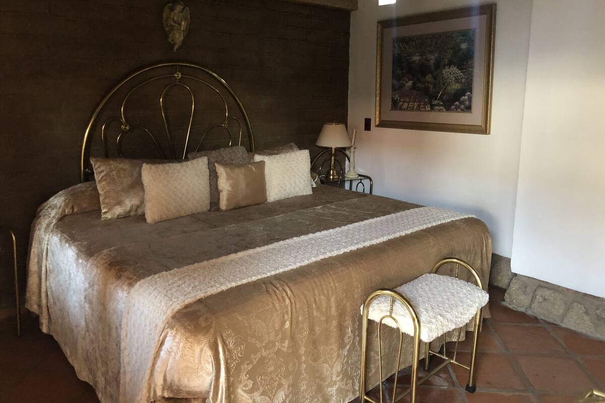 Traditional Room, 1 King Bed, Accessible, Ground Floor | WiFi (free), bed sheets