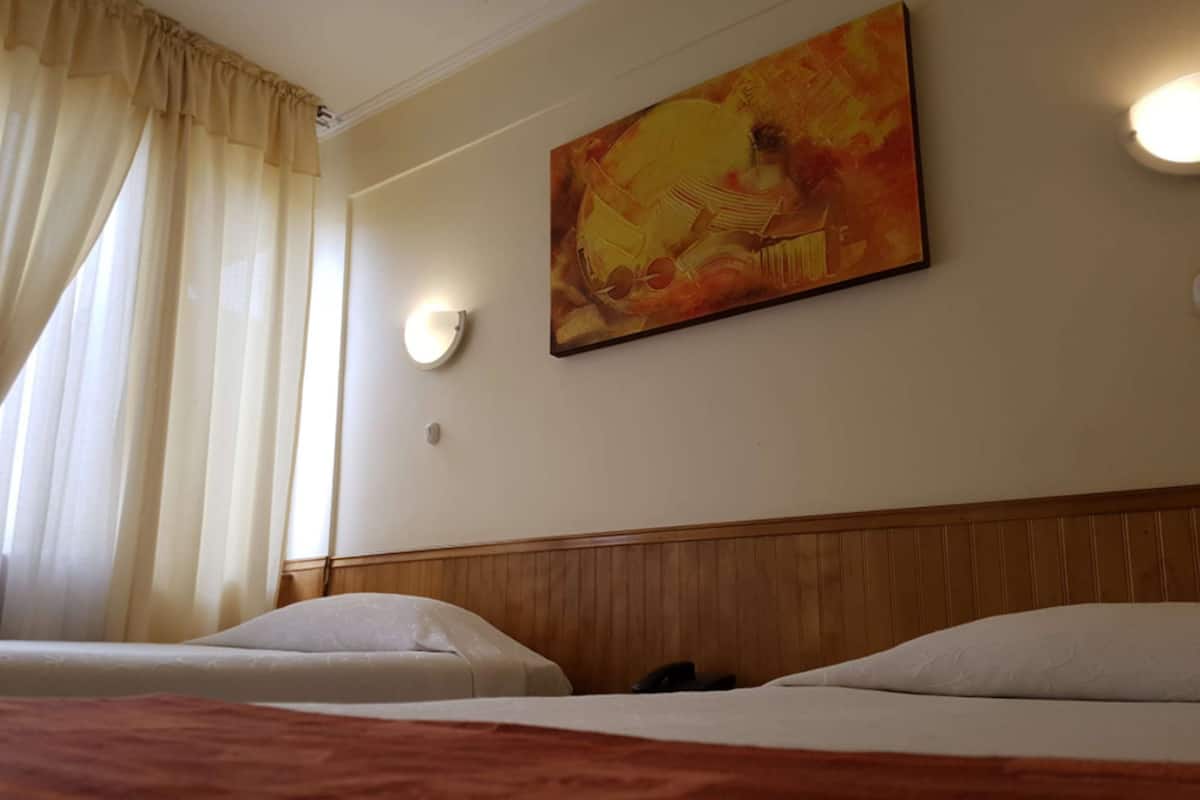 Double Room, 2 Twin Beds | In-room safe, desk, cribs (free), WiFi (free)