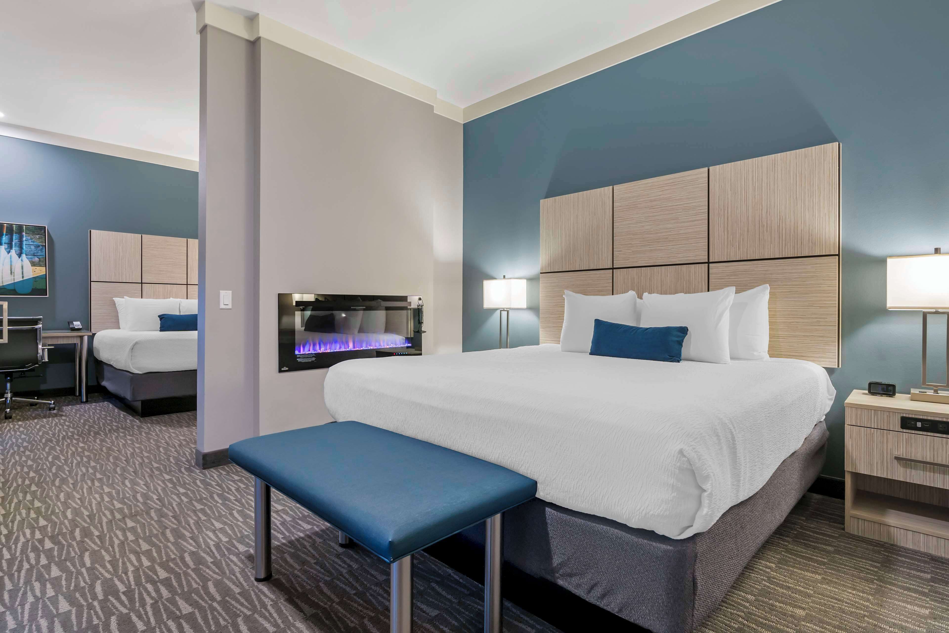 Suite, Multiple Beds, Accessible, Fireplace | Blackout drapes, iron/ironing board, cribs (free), WiFi (free)