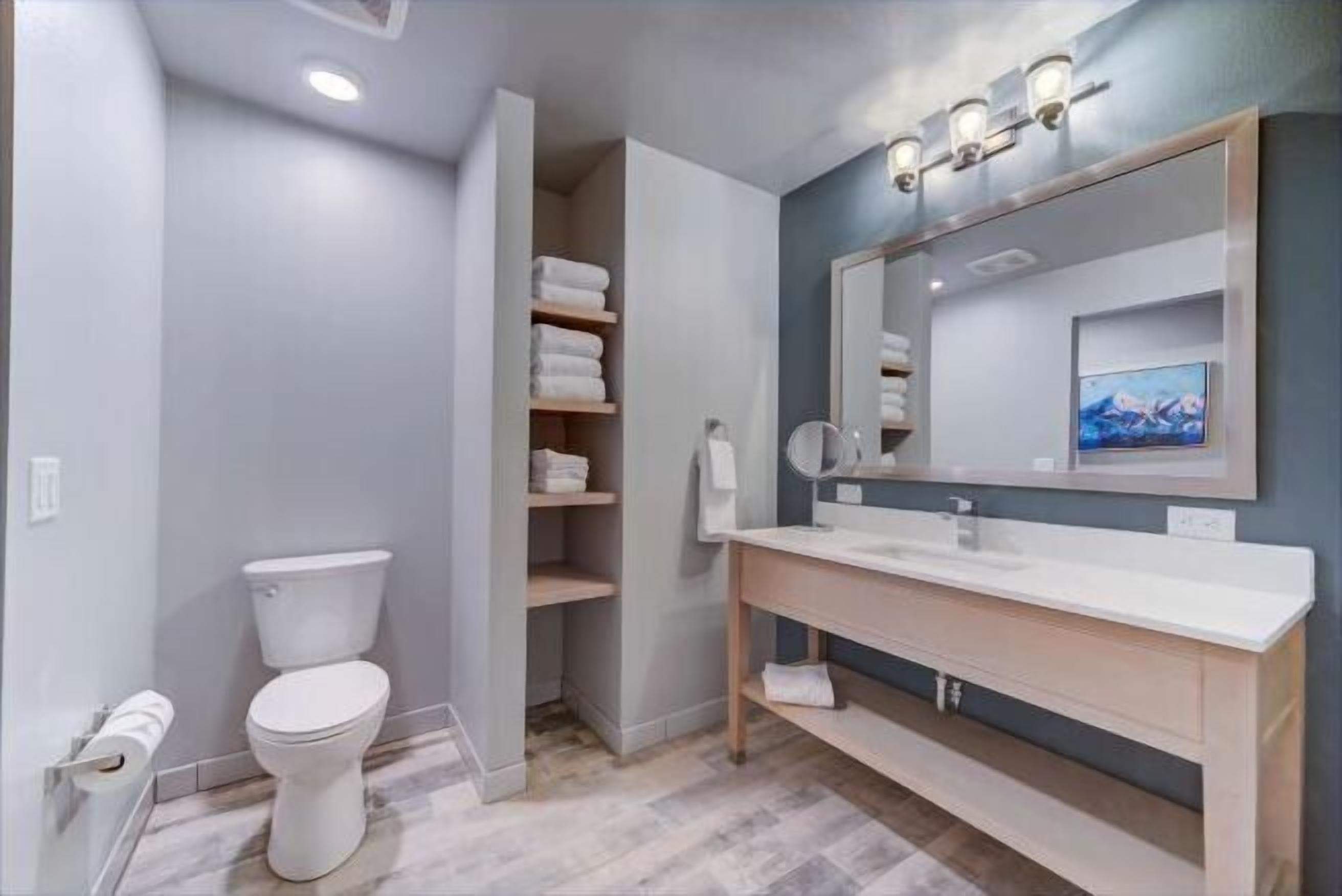 Bathroom | Free toiletries, hair dryer, towels