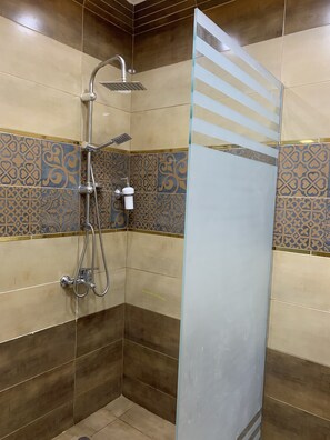 Bathroom - pyramids view apartment (Giza)