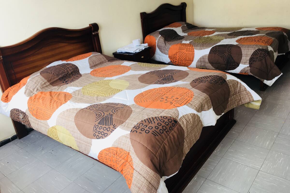 20 bedrooms, Egyptian cotton sheets, premium bedding, down duvets