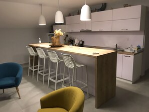 Comfort Apartment, Sea View | In-room dining - Villa Tamara (Jelsa)