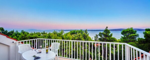 Comfort Apartment, Sea View | Balcony - Villa Tamara (Jelsa)