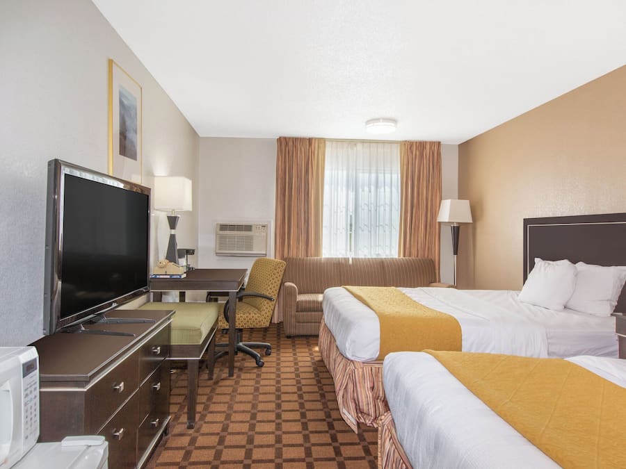 Basic Double Room | Desk, blackout curtains, iron/ironing board, free WiFi