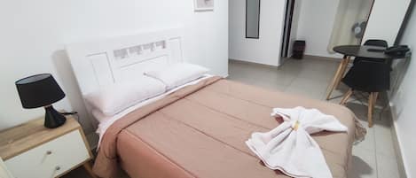 Rom – deluxe, privat bad | Wi-fi (inkludert)