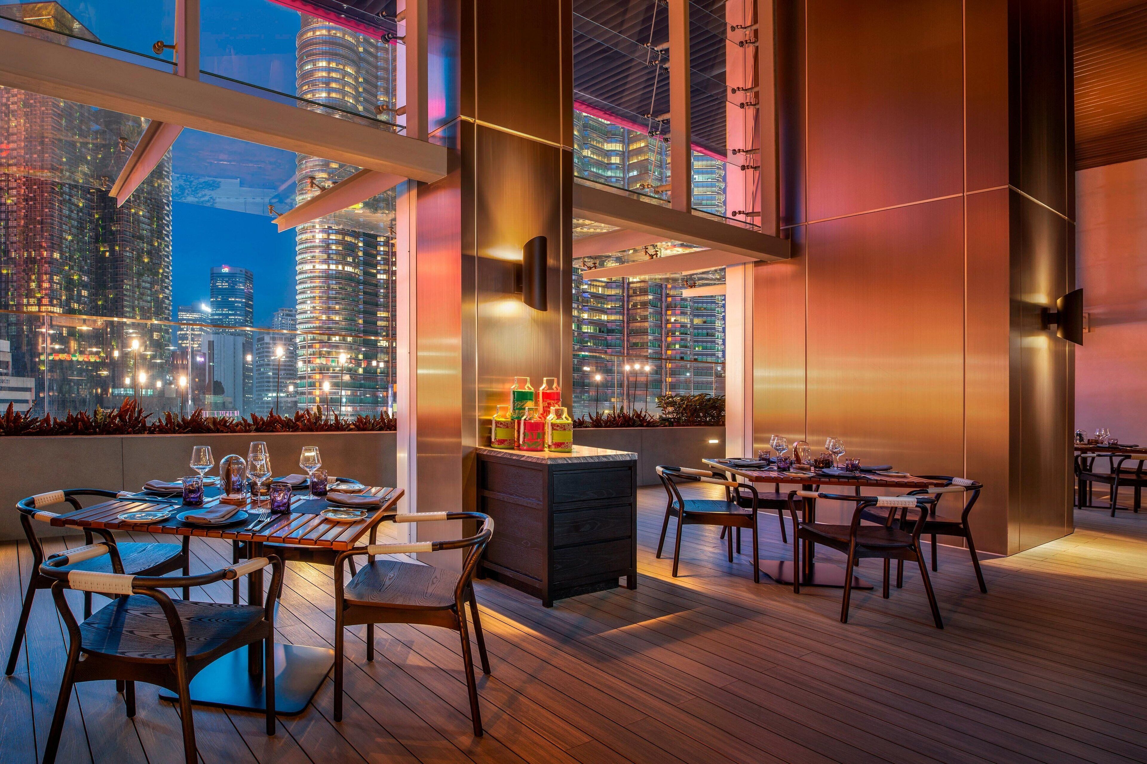 2 restaurants, breakfast, lunch, dinner served; Chinese cuisine 