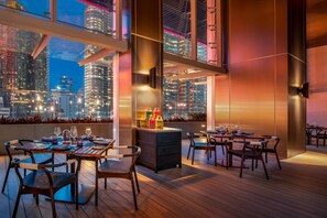 2 restaurants, breakfast, lunch, dinner served; Chinese cuisine - W Kuala Lumpur (Kuala Lumpur)