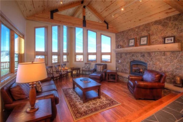 House, Multiple Beds (Ski Trail Lodge I) | Living area