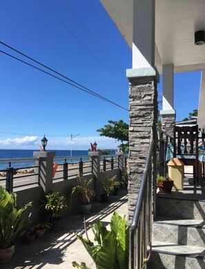 Doppia Deluxe, 1 letto queen, non fumatori, vista oceano | Vista spiaggia/mare