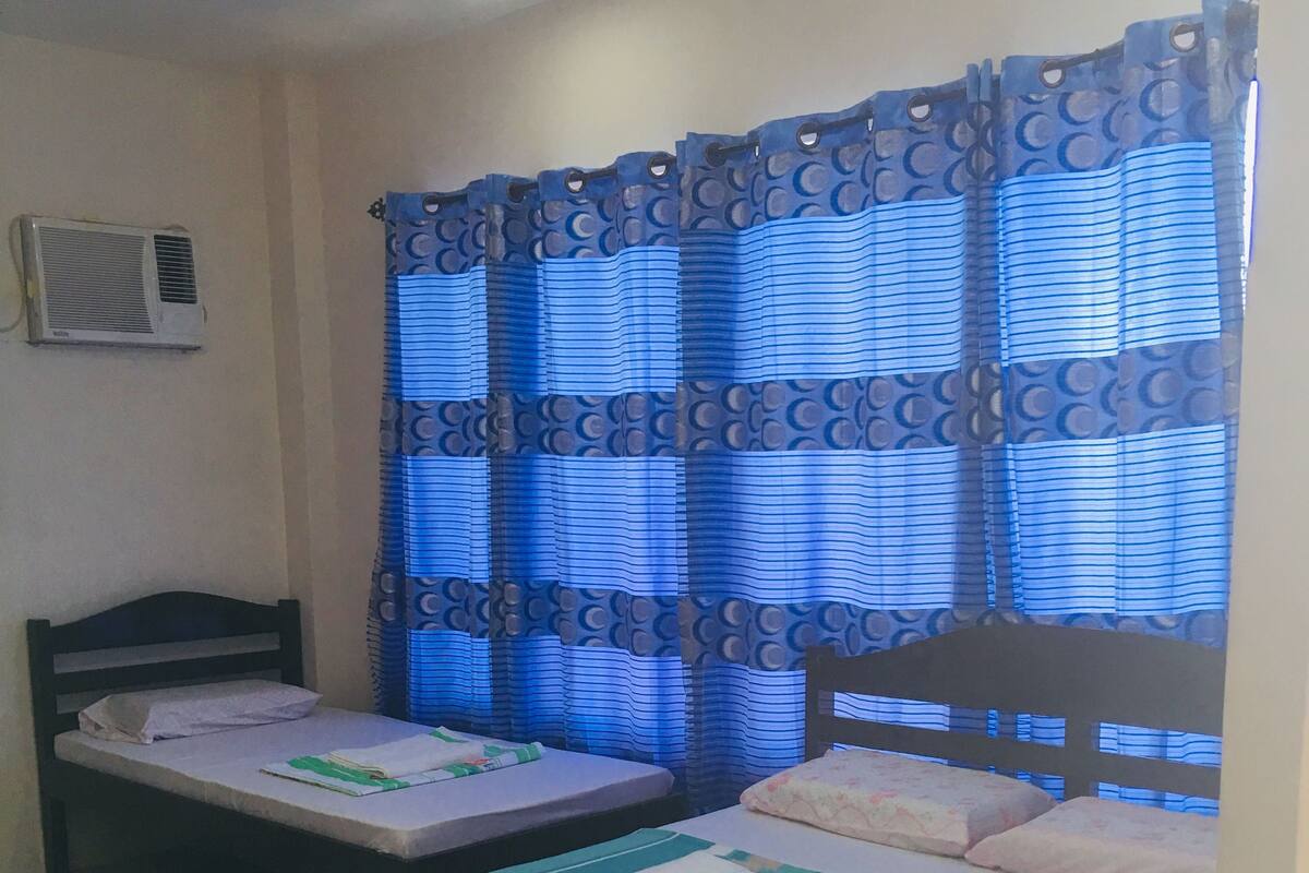 Deluxe Triple Room, 2 Bedrooms, Non Smoking, Partial Lake View | Desk, free WiFi