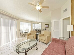 TV connectée, cheminée, lecteur de DVD