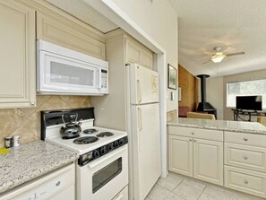 ثلاجة، ميكروويف، فرن، موقد طهي مسطح