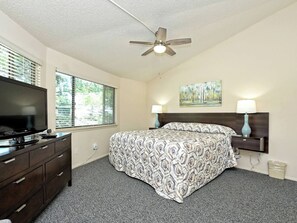 Iron/ironing board, travel cot, free WiFi, bed sheets - Villa Treetop #12 - Elevated Villa with Resort Pool (Lakeway)