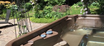 Rymlig och familjevÀnlig! Hot tub & Lake View! 3 min till strÀnder / 20 min. Stadens centrum