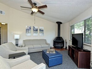 Smart TV, fireplace
