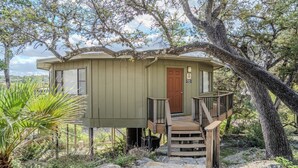 Exterior - Treehouse Crash Pad for watersport on Lake Travis [#13 Texas Star] (Lakeway)