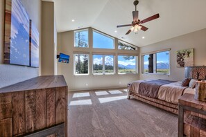 4 slaapkamers, een bureau, een strijkplank/strijkijzer, gratis wifi