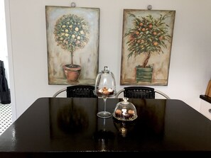 Dining - Relaxed Elegance at Casa de Flora II in historic St Augustine, Florida 🚭 (St Augustine)