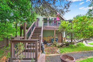 Exterior - Guesthouse less than a mile from Gruene Hall! Sleeps up to 4! Private Hot Tub (New Braunfels)