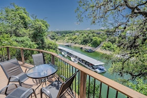 Outdoor dining - Rain Lily #5 - Lakeside Luxury with Pool Access (Lakeway)