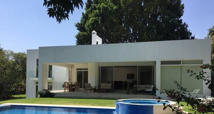 Close to downtown, 12 Guests, Beautiful Place