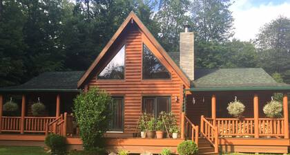 Confortable une cabane en bois rond dans un quartier calme! <br>2 nuits minimum pour toutes les locations!