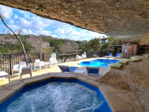 Secluded Sunset Treetop Rental on Panoramic Lake Travis with pool [#17 Acacia]